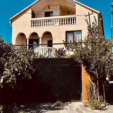 Family Guesthouse - Macharashvili Tbilisi Exterior photo