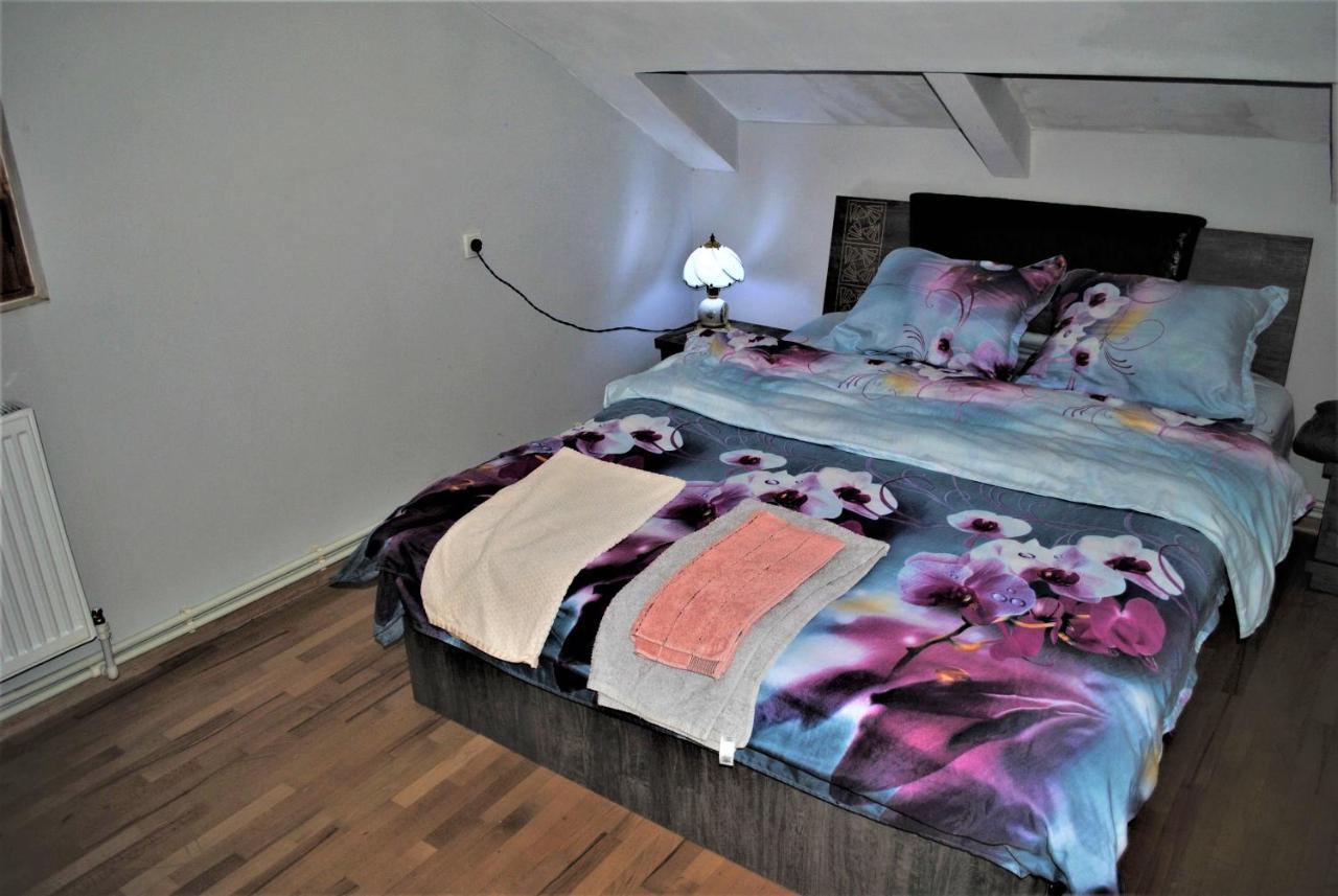 Family Guesthouse - Macharashvili Tbilisi Exterior photo